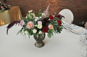 Цветочные композиции на столы гостей на свадьбе D&D